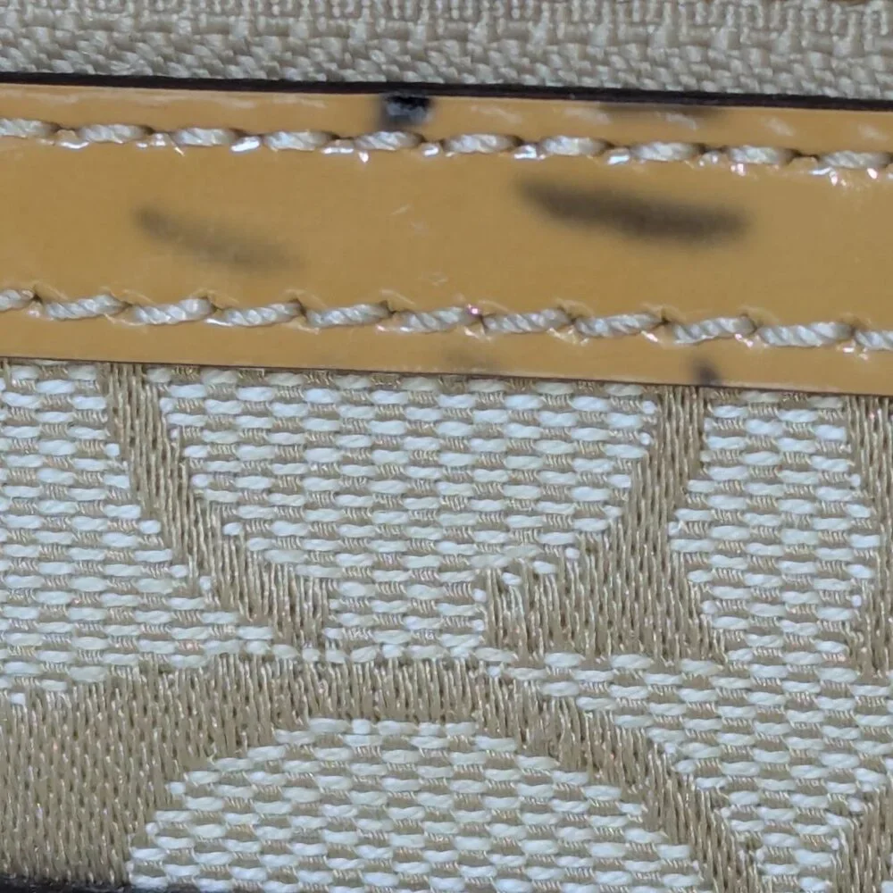 Coach crossbody, front zip pockets, jacquard & leather. - Picture 3 of 9